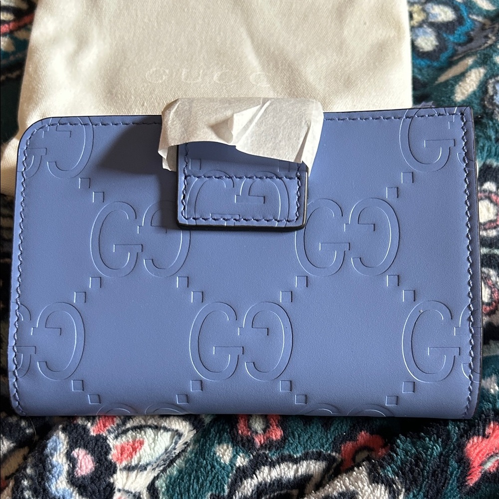 Gucci Periwinkle GG Embossed Zip Wallet - Picture 2 of 5